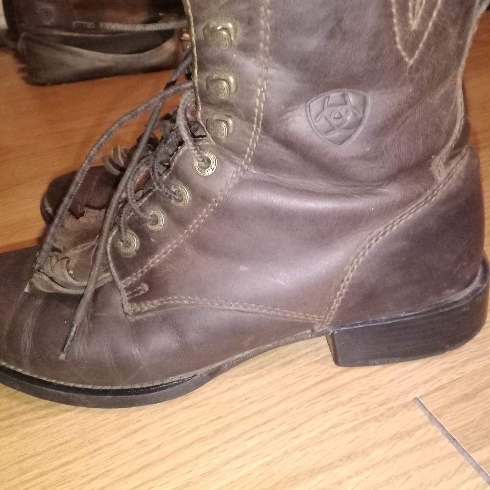 Ariat Dark Brown Leather  Boots Woman Sz 7